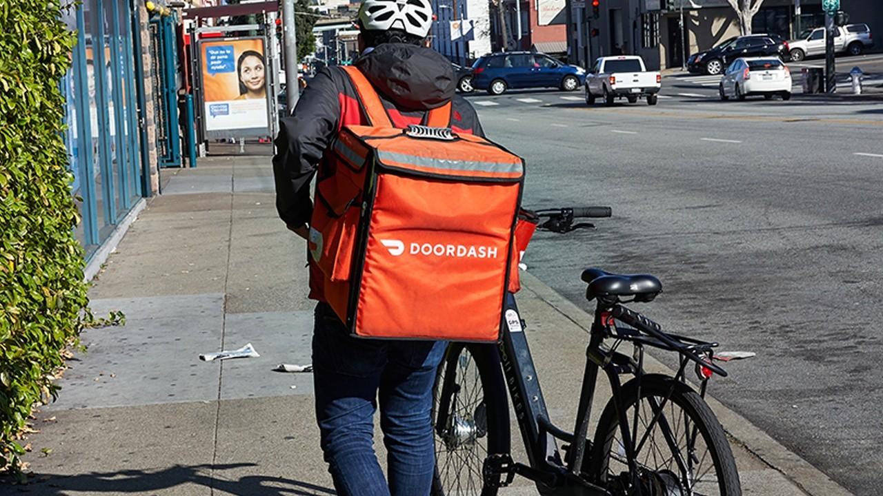 New Constructs CEO David Trainer and EquityZen co-founder Phil Haslett share their analysis ahead of DoorDash and Airbnb going public. 