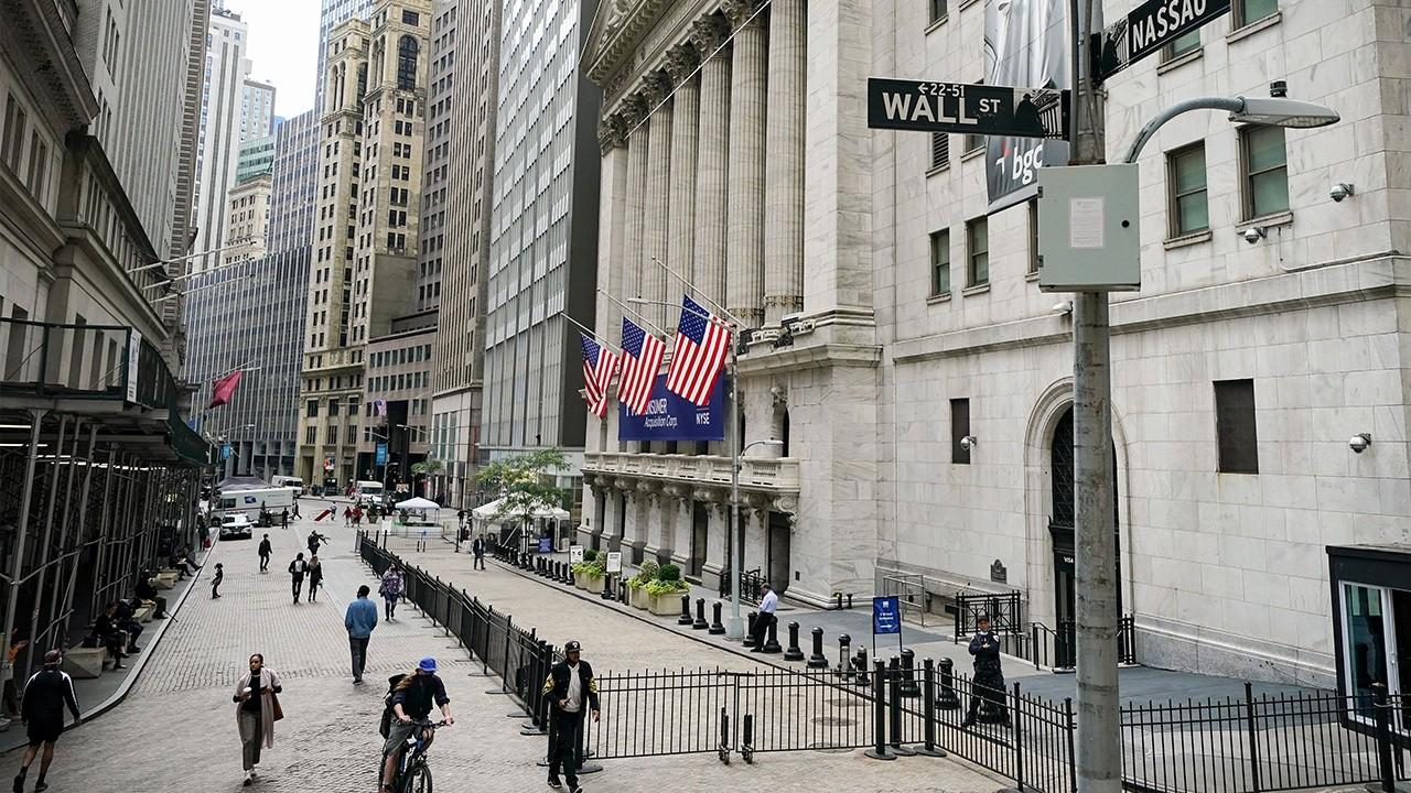 UBS managing director and senior portfolio manager Jason Katz weighs in on markets in the New Year and the impact of a possible divided government. 
