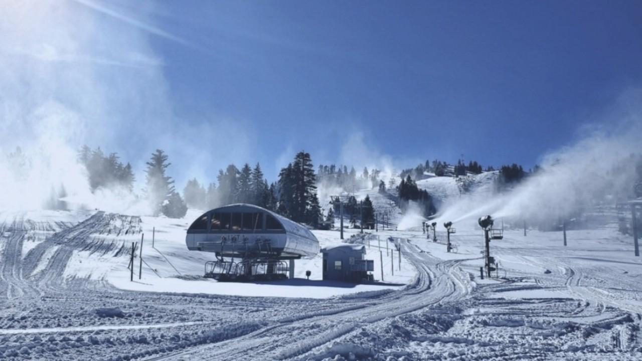 Ski resorts are facing a number of changes amid the coronavirus pandemic. FOX Business' Grady Trimble with more.  